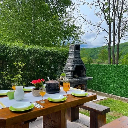 Crystal Racic Vikendica *