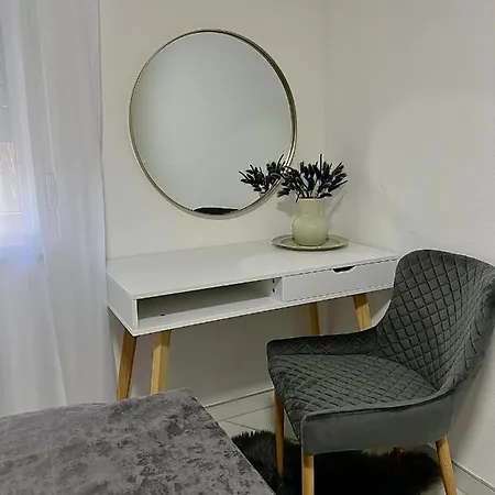 Crystal Racic Vikendica Bihac